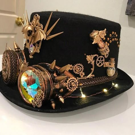 Steam Punk Diy, Steampunk Mode, Steampunk Hats, Hat Burning, Mode Steampunk, Steampunk Aesthetic, Steampunk Crafts, Steampunk Hat, Black Top Hat