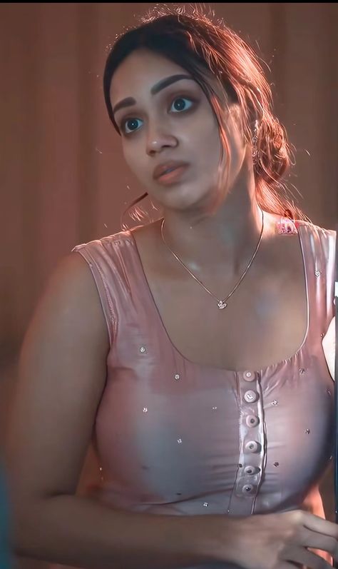 Nivetha Pethuraj Saree, Nivetha Pethuraj Hot Photoshoot, Nivetha Pethuraj Hot, Nivetha Pethuraj, Glamour Beauty, Beauty Face Women, Curvy Women Jeans, Beautiful Smile Women, Beauty Women