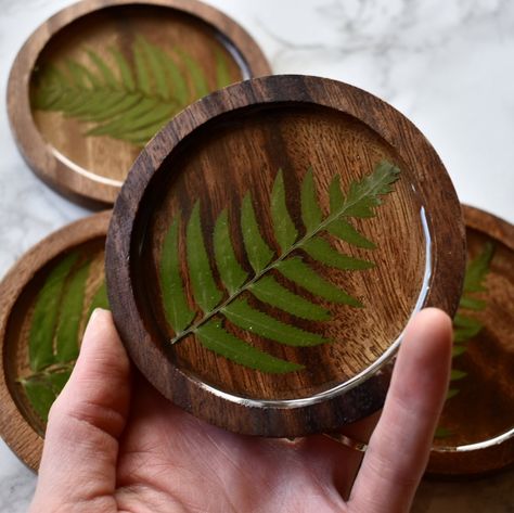 Affinity Arts Shop on Instagram: “Got a request for some “manlier” coasters than usual 😉 these are made of acacia wood, plant-based eco resin, and ferns from the Oregon…” Strawberry Tea, Wood Carving Designs, Wood And Resin, Eco Resin, Botanical Decor, Epoxy Resin Crafts, Pressed Flower Art, Diy Resin Art, Diy Resin Crafts