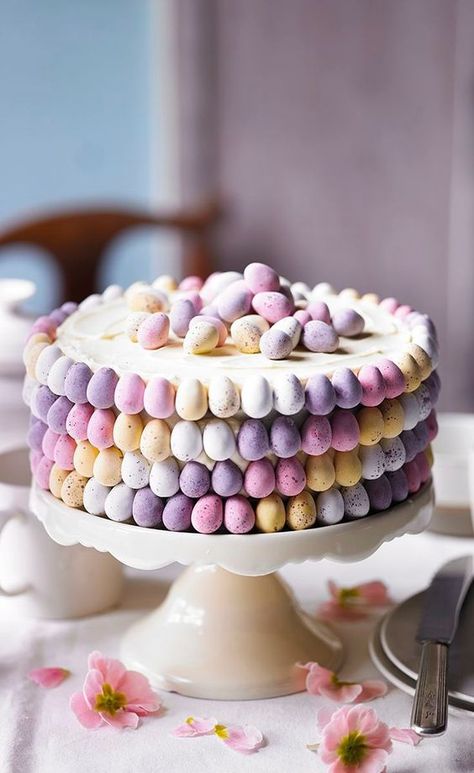 Mini Egg Cake, Easter Cake Designs, Mini Eggs Cake, Easter Cake Easy, Easter Cake Decorating, Tårta Design, Easy Easter Desserts, Easter Desserts Recipes, Egg Cake