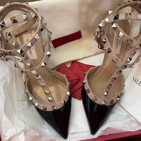 Valentino Heels Aesthetic, Valentino Studded Heels, Luxury Wishlist, Valentino Heels, Fancy Heels, Heels Aesthetic, Trendy Heels, Pretty Sandals, Unhealthy Obsession