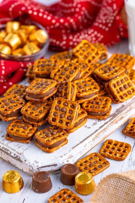 How To Make Pretzels With Rolos, Rolo Cookies Pretzel, Roll Pretzel Bites, Waffle Pretzel Treats, Pretzel With Rolo, Pretzel Rods Dipped Recipe, Pretzel Rolo Bites, Pretzel Rolos, Rolos Pretzels