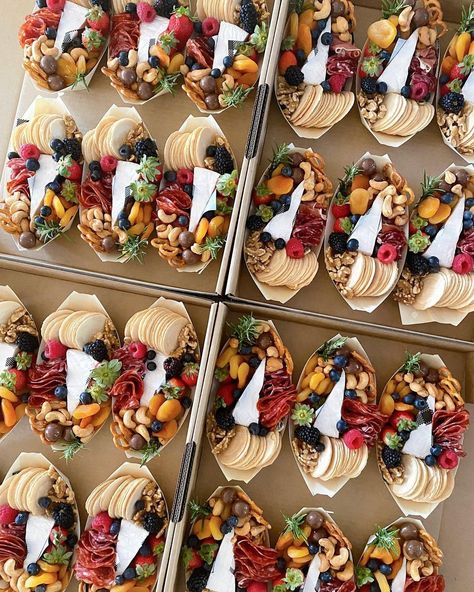 Platter Co. on Instagram: “Party boat vibezzz 🧀⚓️ #platterco #grazeboat” Boat Brunch Ideas, Charcuterie Boats Wedding, Charcuterie Boats, Charcuterie Cart, Cheese Platter Wedding, Charcuterie Board Display, Charcuterie Box, Mini Charcuterie, Wedding Platters