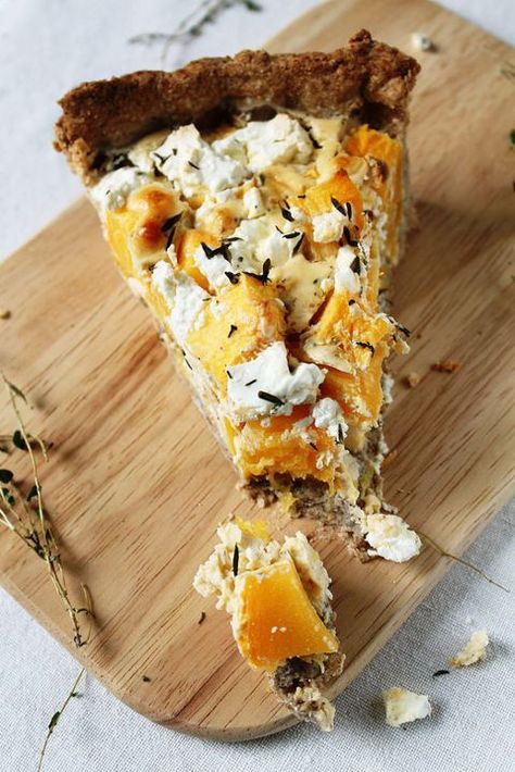 Pumpkin and Feta Tart Pumpkin And Feta, Feta Tart, Pumpkin Feta, Tart Recipes Savory, Feta Quiche, Savory Pumpkin Recipes, Savory Tarts, Savory Tart, God Mat