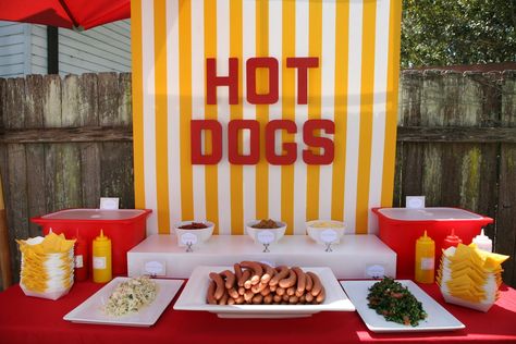 Brilliant Bash: Hot Dog Stand | brilliant bash The Office Dinner Party, Crazy Cupcakes, Hot Dog Party, Diy Carnival Games, Carnival Booths, Diy Carnival, Circus Carnival Party, Hot Dog Bar, Carnival Food