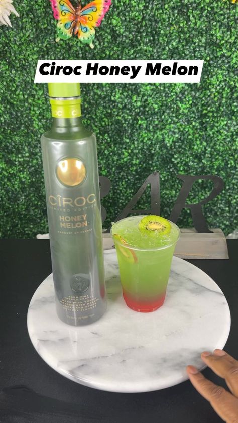 Creative Alcoholic Drinks, Mixed Drinks Alcohol Recipes, Summer Drinks Alcohol Recipes, Ciroc Recipes, Melon Recipes, Fun Drink Recipe, Pretty Alcoholic Drinks, Alcholic Drinks, Summer Drinks Alcohol