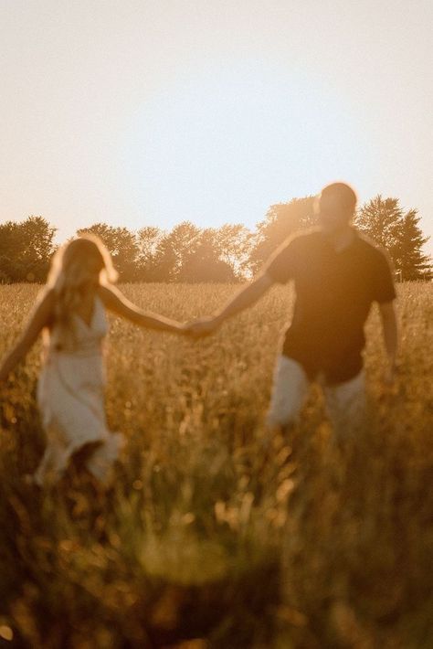 Wheat Field Couple Pictures, Couples In Fields Picture Ideas, Golden Hour Field Photoshoot Couple, Golden Hour Fall Couple Photos, Golden Hour Field Engagement Photos, Fall Golden Hour Couples Shoot, Hay Field Engagement Pictures, Engagement Photos Open Field, Couple Sunset Pictures Field