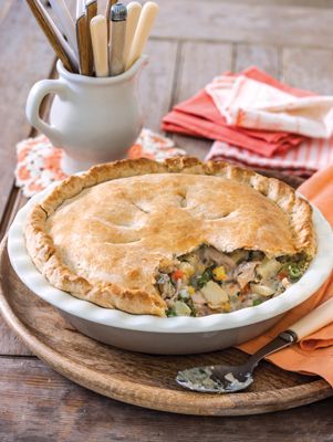 Classic chicken pot pie is the ultimate comfort food and is budget-friendly, perfect for leftover chicken. Make the crust and then the filling using cooked chicken, green beans, corn kernels, carrots, onion and celery. Pairs perfectly with a salad. Diner Food, Tv Recipes, Paula Dean, Turkey Pot, Paula Deen Recipes, Yummy Chicken, Pot Pies Recipes, Pot Pies, Sunday Suppers