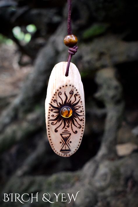 Sun worshipper ('Carpe Diem') wood chip pendant with lovingly made pyrography artwork. More talismans with profound meanings on Etsy! Wood Burning Jewelry, Wood Burning Ideas Gifts, Pyrography Jewelry, Sun Worshipper, Wood Burning Stencils, Wiccan Crafts, Wood Burn Designs, Pyrography Patterns, Pagan Crafts