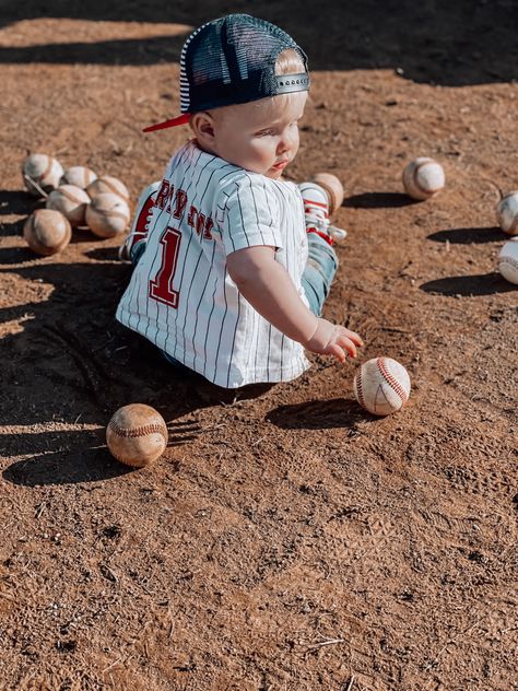 Rookie Of The Year Photo Shoot, Baseball Themed Photo Shoot, Baby Baseball Photoshoot, Baseball First Birthday Photo Shoot, Rookie Of The Year First Birthday Photos, Baseball 1st Birthday Pictures, Baseball First Birthday Pictures, First Birthday Baseball Pictures, Baseball Birthday Pictures