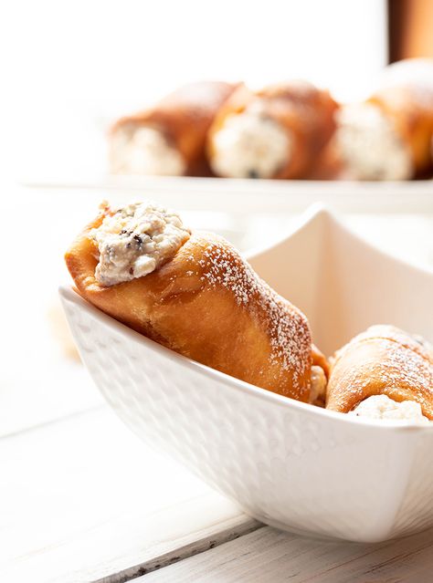 Cannoli without Wine Orange Pastry, Homemade Cannoli, Sweet Board, Wine Ingredients, Cannoli Shells, Cannoli Filling, Work Recipes, Cannoli Recipe, Wine Recipe