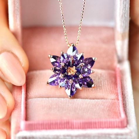 SanyaJewellery - Etsy Flower Gold Necklace, Purple Flower Necklace, Violet Necklace, Amethyst Stone Necklace, Engagement Necklace, Engagement Necklaces, Amethyst Flower, Clean Heart, Amethyst Crystal Necklace