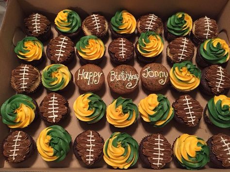 Green Bay Birthday Party, Football Cupcakes Ideas Boy Birthday, Football Jersey Pull Apart Cupcakes, Football Team Cupcakes, Football Themed Cupcake Ideas, Green Bay Packers Party Decorations, Packer Birthday Party, Easy Football Cupcakes, Packers Desserts