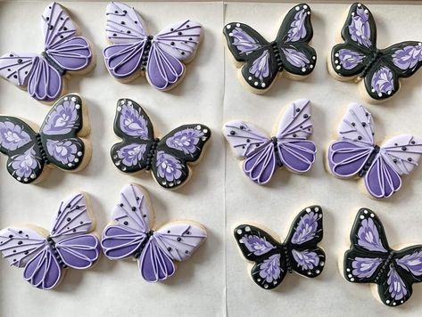 Purple Butterfly Cookies Decorated, Flower Sugar Cookies, Butterfly Cookies, Cookie Decoration, Cookie Sticks, Baby Shower Purple, Summer Cookies, Butterfly Cakes, Purple Baby