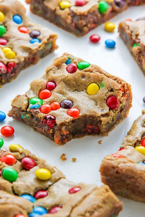 Chewy Brown Butter M&M Blondies | Baker By Nature | Bloglovin’ M M Blondies, Cookies And Candy, Chocolate Deserts, Resepi Biskut, Resipi Kek, Dessert Bar, Candy Bars, Tasty Recipes, Brown Butter