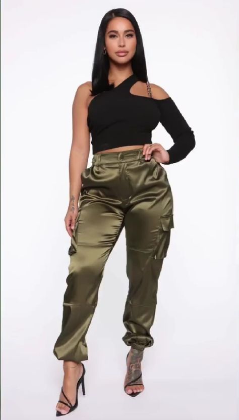 Satin Joggers Outfit, Olive Fashion, Satin Joggers, Joggers Outfit, Womens Loungewear, Sweater Black, Ribbed Sweater, Rompers Women, Look Fashion