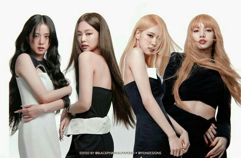 Blackpink Vogue, Blackpink Debut, Yg Family, Blackpink Members, Blackpink And Bts, Group Photo, Vogue Korea, Jennie Lisa, Kim Jisoo