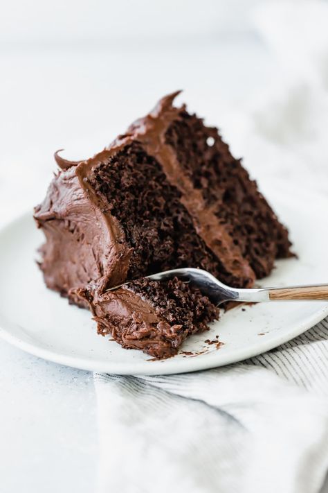 chocolate layered cake Paleo Chocolate Cake, Paleo Cake, Chocolate Cream Cheese Frosting, Almond Chocolate, Healthier Desserts, Chocolate Layer Cake, Chocolate Cream Cheese, Paleo Chocolate, Paleo Dessert