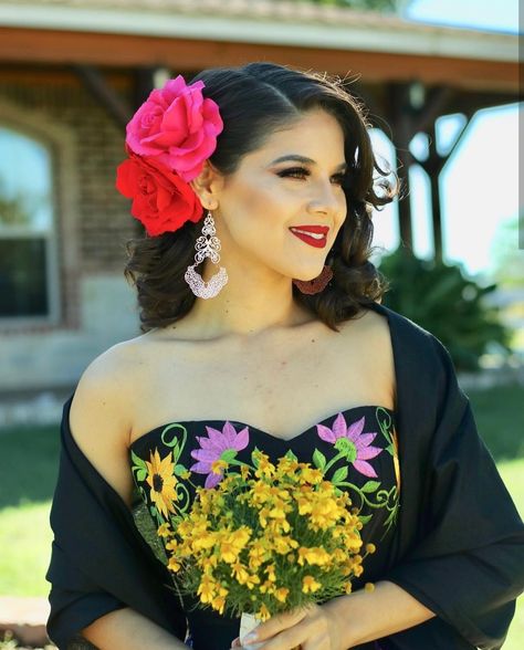 Mexican Flower Hairstyles, Mexican Cultural Hairstyles, Mexican Hair Updos, Vintage Mexican Hairstyles, Mexican Heritage Hairstyles, Spanish Style Hairstyles, Hairstyles For Mexican Party, Mexican Party Hairstyles, Charro Hairstyles