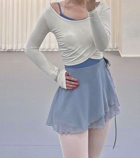 Balletcore Outfits Blue, Ballet Core Fashion, Cute Ballet Outfits, Ballerina Core Outfit, Bailarina Aesthetic, Balletcore Skirt, Ballet Practice Outfit, Balletcore Summer, Ballet Core Outfits