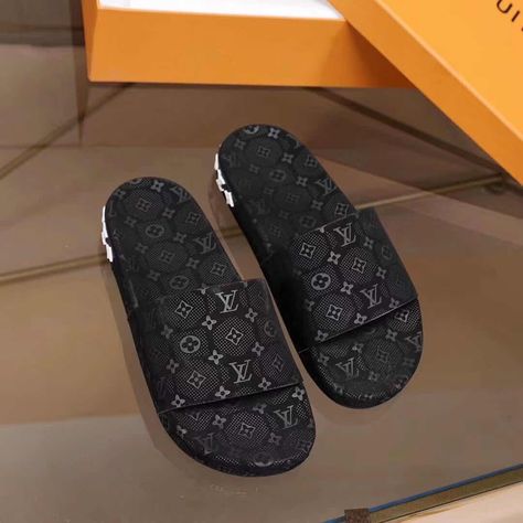 Zapatillas Louis Vuitton, Zapatillas Nike Basketball, Nike Shoes Women Fashion, Mens Sandals Fashion, Hype Clothing, Trendy Shoes Sneakers, Nike Fashion Shoes, Stylish Men Casual, Nike Air Shoes