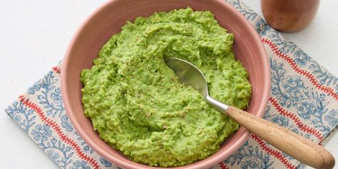 Mushy Peas Recipe, Creamed Peas, Fried Cod, Mushy Peas, Peas Recipe, Irish Food, Weird Food, Irish Recipes, Green Peas