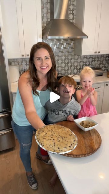 YWM Family on Instagram: "Share this easy recipe with a friend and save it for yourself!! 😆 🍫 🍪 This Smookie Pie is so yummy and easy to make!

Did you know that you can easily shop our videos on LTK?! Just search for YWM_Family. 💕 Make sure to follow us there too for exclusive in app content.

#SmookiePie #Smookies #BestDessert #EasyRecipes #PieRecipe #Smores #Cookies" Niko Moon, Quick Yummy Desserts, Cracker Cookies, Smores Cookies, Cookie Brownie Bars, Ooey Gooey, Air Fryer Recipes Healthy, Cookie Pie, Cookie Mix