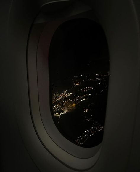 Night Flight Instagram Story, Plane Aesthetic, Night Flight, Feeling Pictures, Dark Wallpaper, Travel Aesthetic, Of Ideas, Rio De Janeiro, Airplane View