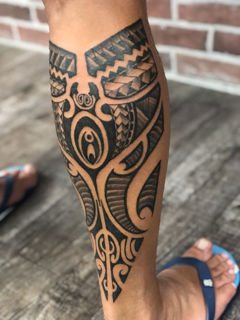 Leg Tattoo Men Maori, Men’s Calf Tattoo Ideas, Maori Leg Tattoo, Calf Tattoos For Men, Tattoo Maori Perna, Polynesian Leg Tattoo, Calf Sleeve Tattoo, Leg Band Tattoos, Calf Tattoo Men