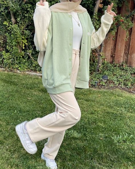 Outfit Warna Mint, Sage Green Hijabi Outfits, Green Cardigan Outfit Hijab, Mint Green And Beige Outfit, Mint Green Hoodie Outfit, Ootd Warna Mint, Outfit Hijab Sage, Mint Green Outfits Hijab, Mint Green Dress Outfit Hijab