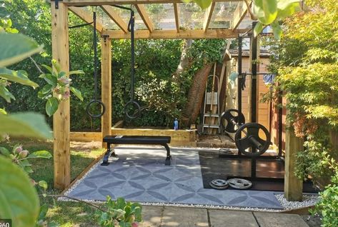 Outside Workout Area, Outside Gym Ideas Backyards, Carport Gym Ideas, Garden Gym Outdoor, Patio Gym Ideas, Soccer Backyard, Outdoor Workout Area, Backyard Gym Diy, Terrace Gym