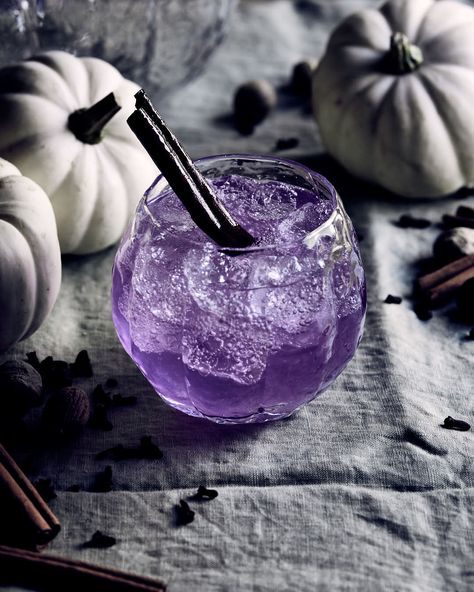 Empress Gin Punch, Halloween Drinks Gin, Empress Gin Fall Cocktail, Empress Gin Halloween Cocktail, Halloween Gin Drinks, Purple Halloween Cocktail, Empress Indigo Gin Cocktail, Halloween Cocktails Gin, Gin Halloween Cocktails