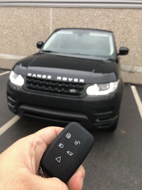 RANGE ROVER SPORT black key Range Rover Car Keys, Range Rover Keys Aesthetic, Range Rover Keys, All Black Range Rover, Range Rover Sport Black, 2011 Range Rover, Range Rover Jeep, Rover Ranger, Dream Cars Range Rovers