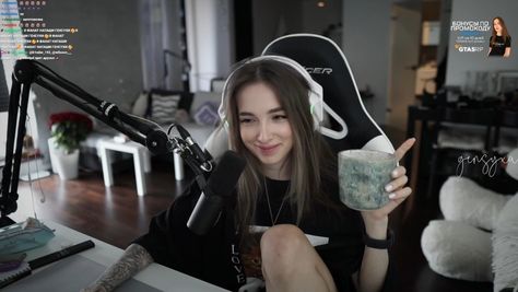 Streamer Set Up Aesthetic, Twitch Streamer Aesthetic Setup, Streamer Aesthetic Girl, Twitch Streaming Setup Aesthetic, Streaming Outfit, Streamer Girl Aesthetic, Twitch Streamer Aesthetic, Streaming Aesthetic, Streamer Room