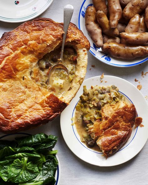 Leek & Button Mushroom Pie Mushroom Leek Pie, Mushroom Pot Pie, Individual Pie, Mushroom Leek, Vegetarian Pie, Great British Food, Leek Pie, Weekend Lunch, Oven Tray