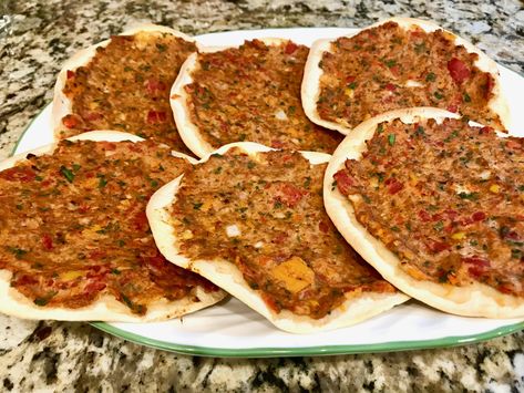 Armenian Lahmajun Recipe, Lahmajun Armenian, Lahmajoun Recipe, Armenian Pizza, Recipes Using Flour Tortillas, Lebanese Pastries, Recipes Using Flour, Beet Hummus Recipe, Dough Food