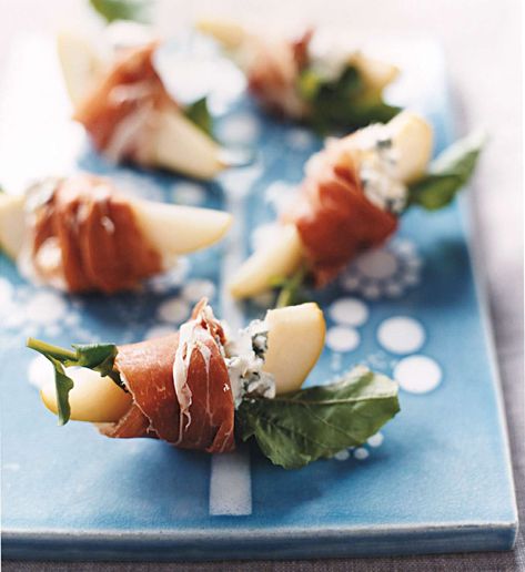 Quick Party Appetizers, Quick Appetizer Recipes, Prosciutto Recipes, Thanksgiving Appetizers Easy, Christmas Recipes Easy, Christmas Apps, Wine Dinner, Party Appetizers Easy, Pear Recipes