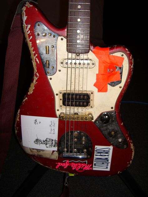 Sonic Youth's very modified Jaguar Punk Rock Guitar, Music Community, Best Guitar Players, Best Guitar, Guitar Obsession, Sonic Youth, Guitar Collection, Kim Deal, Guitar Gear