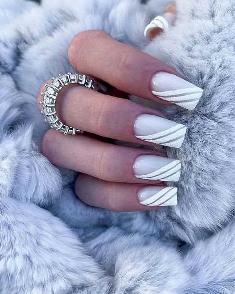 Simple Nail Designs White, Nail Art On White Nails, Vacation Nails White, Icing Nail, Nail Designs Wedding, Wedding Guest Nails, Lace Nail Design, White Lace Nails, Sophisticated Nails