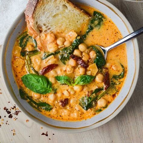 Tuscan Garbanzo Bean Soup - Naturallie Plant-Based Garbanzo Bean Soup, Bean Soup Vegan, Bean Soup Crockpot, Garbonzo Beans, Tuscan Pasta, Easy Vegan Soup, Cozy Soup, Garbanzo Bean, Chickpea Soup