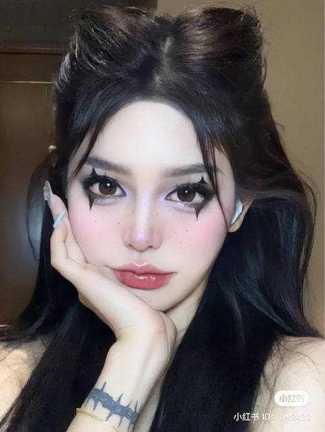 Scary Bunny, Kuromi Makeup, Simple Halloween Makeup, Makeup Anime, Messy Bob Haircut, Diamond Makeup, Long Pink Hair, Anime Eye Makeup, Galaxy Makeup