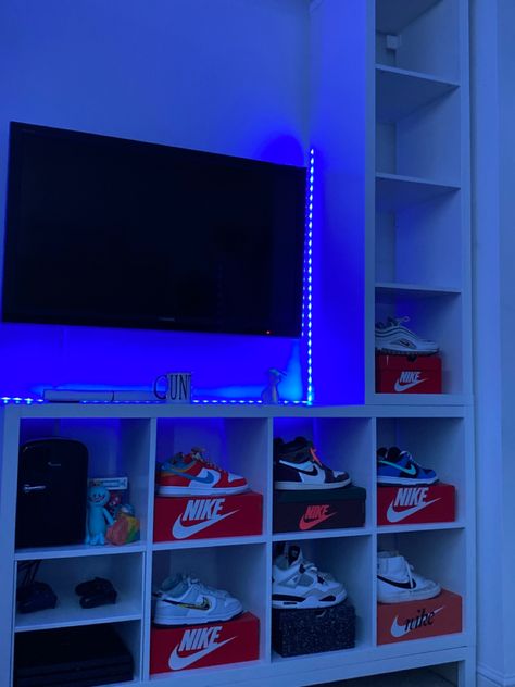 cool room
shoes
shoe collection Shoe Collection Aesthetic Room, Sneaker Wall, Flat Bedroom, Sneakerhead Shoes, Sneakerhead Room, Basketball Room, Shoe Room, Shoe Wall, Dorm Inspo