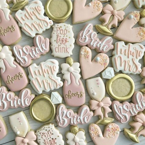 Bridal Shower Ideas Cookies, Bachelorette Cookies, Anniversary Cookies, Bridal Cookies, Wedding Cake Cookies, Bridal Shower Wine, Couples Bridal Shower, Bridal Shower Cookies, Sugar Cookie Designs