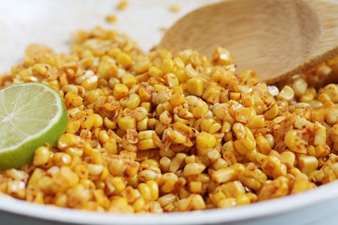 Learn How to Make Fire-Roasted Corn using Fresh or Frozen Corn for A Delicious Side Dish or Corn Salad Dinner Recipes Main Dishes, Salad Dinner Recipes, Salad Dinner Ideas, Aesthetic Salad, Fire Roasted Corn, Recipes Main Dishes, Corn In The Oven, Roasted Corn Salad, Vegetable Salads