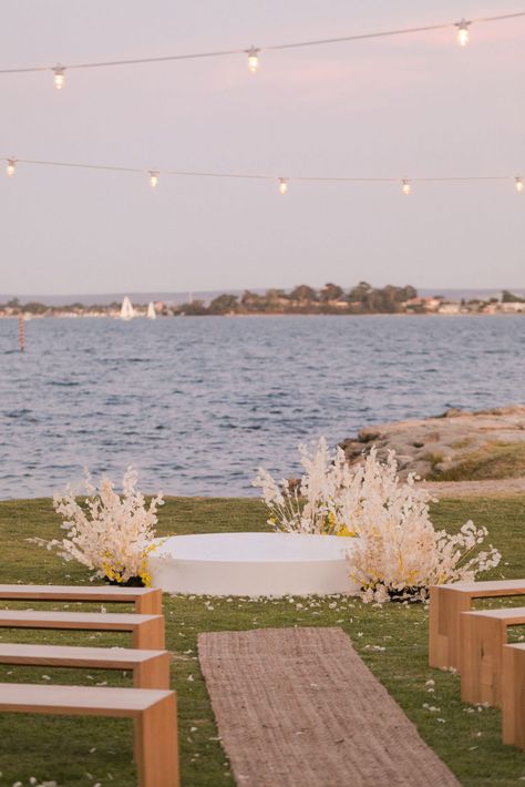 Circular platform / round stage Round Platform Stage Wedding, Round Stage, Champagne Gold Wedding, Wedding Platform, Reception Layout, Wedding Arbors, Wedding Isles, Ceremony Design, Wedding Arch Flowers