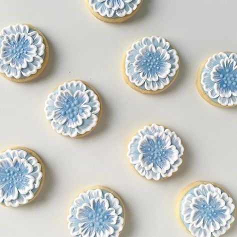 Watch my video on how to make these mini brush embroidered cookies on @wiltoncakes YouTube channel! #mothersdaygifts #sweetambscookies #wiltoncakes Embroidery Cookies, Flooded Cookies, Cookie Flowers, Decor Cookies, Decorating Desserts, Flower Sugar Cookies, Engagement Cookies, Flooding Cookies, Brush Embroidery