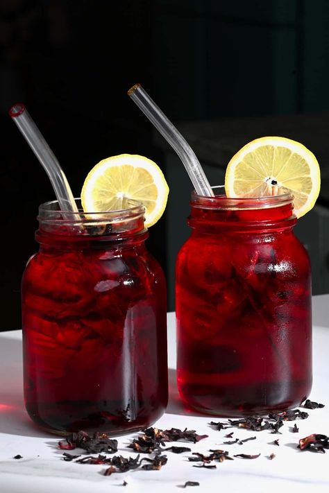 Hibiscus Recipe, Hibiscus Iced Tea, Summer Iced Tea, Hibiscus Drink, Cold Drinks Recipes, Iced Tea Drinks, Herbal Tea Garden, Green Tea Recipes, Healing Tea