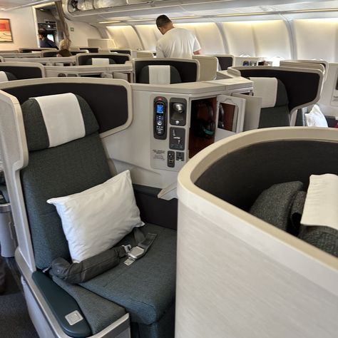 Business Class Travel, Business Class Seats, First Class Flights, Business Class Flight, Cathay Pacific, Business Class, 5 Hours, Taipei, Hong Kong