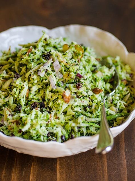 Take a break form the heavy comfort holiday dishes and lighten up your meal with this easy broccoli salad recipe. This healthy green dish requires currants, broccoli, red onion, almonds, mayonnaise, lemon juice, rice vinegar, sugar, salt, and freshly ground pepper. The result is easy, lightened-up, and still oh-so-crunchy. Healthier Salads, Summer Potluck Dishes, Broccoli Slaw Recipes, Easy Broccoli Salad, Easy Broccoli, Broccoli Salad Recipe, Thanksgiving Dinner Recipes, Broccoli Slaw, Autumn Salad