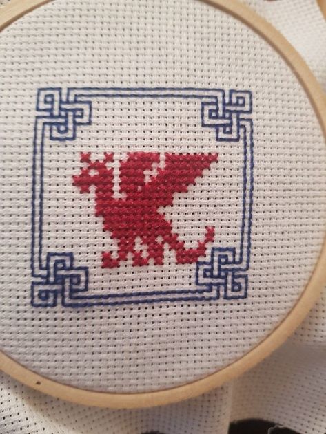 Dragon Cross Stitch Patterns, Dnd Cross Stitch, Cross Stitch Dragon, Dragon Pixel Art, Celtic Knot Border, Celtic Border, Geeky Cross Stitch, Celtic Cross Stitch, Blackwork Cross Stitch